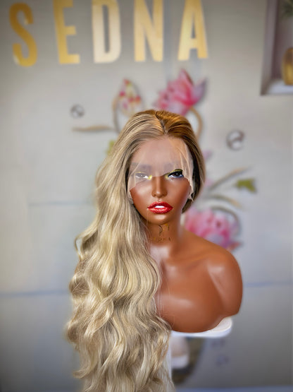 Luna 26-inch Ash Grey Blonde Wig Wig - Sedna Wigs