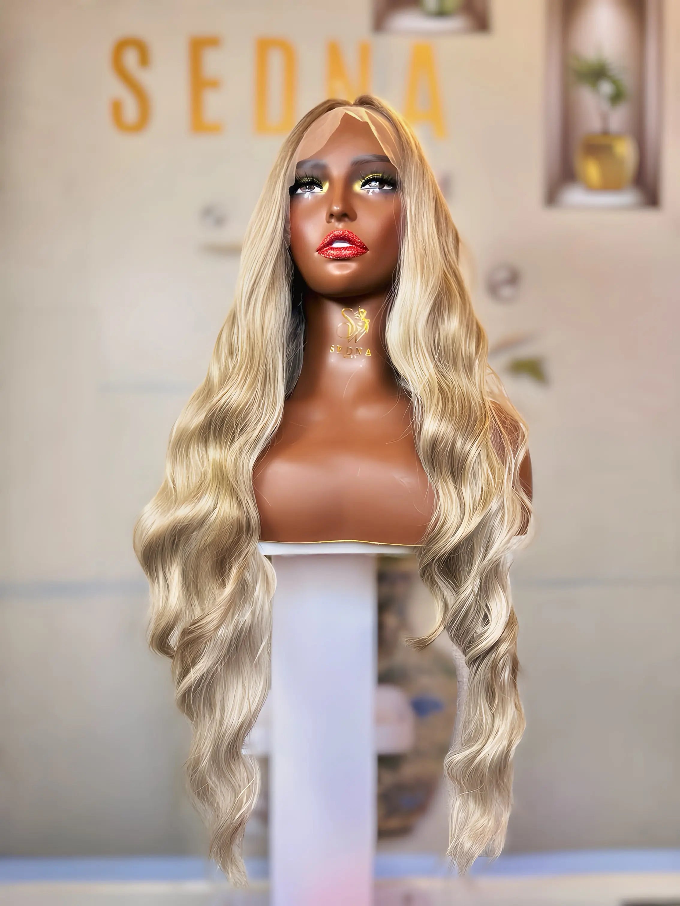 Luna 26” ash grey blonde wig Hair blend wig Sedna Wigs