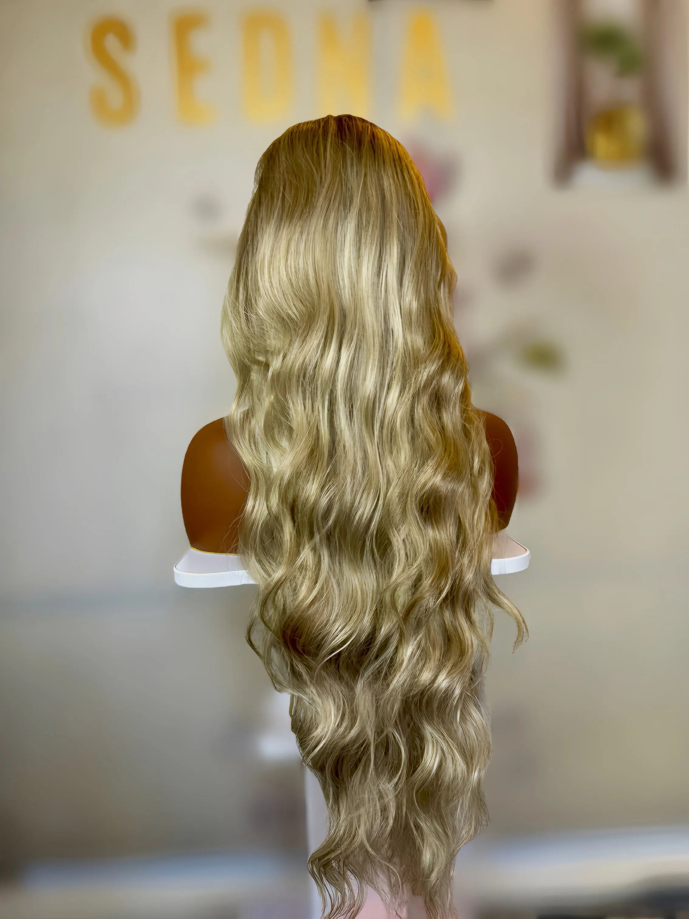 Luna 26” ash grey blonde wig Hair blend wig Sedna Wigs