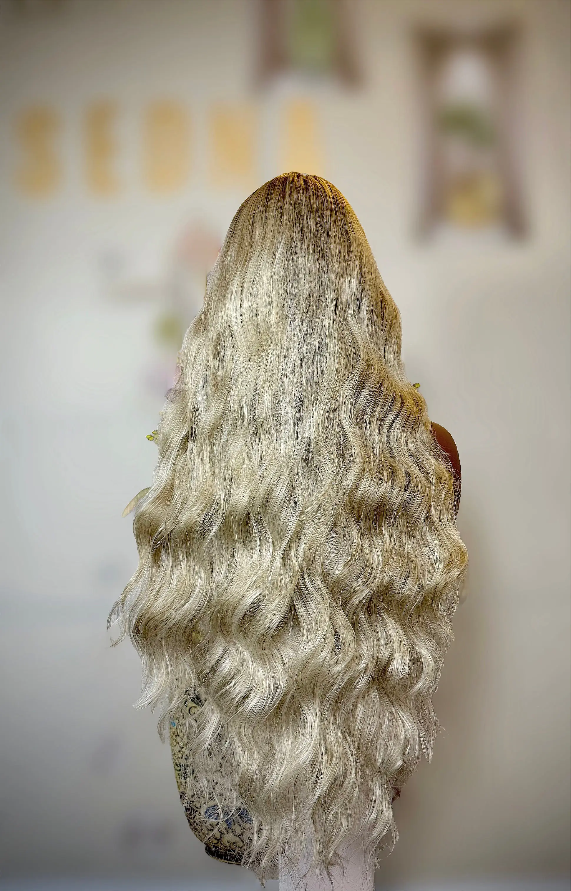 Luna 26” ash grey blonde wig Hair blend wig Sedna Wigs